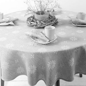 Patterned linen tablecloth and napkins